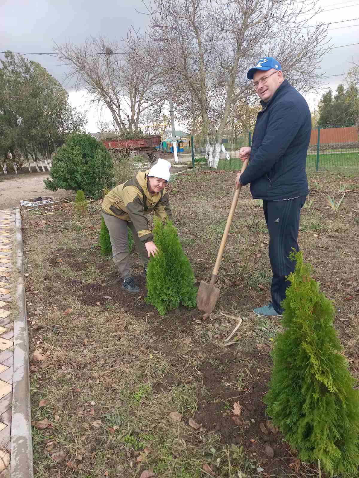 В Симферопольском районе поддержали экологическую акцию «Посади свое дерево  жизни» | Правительство Республики Крым | Официальный портал