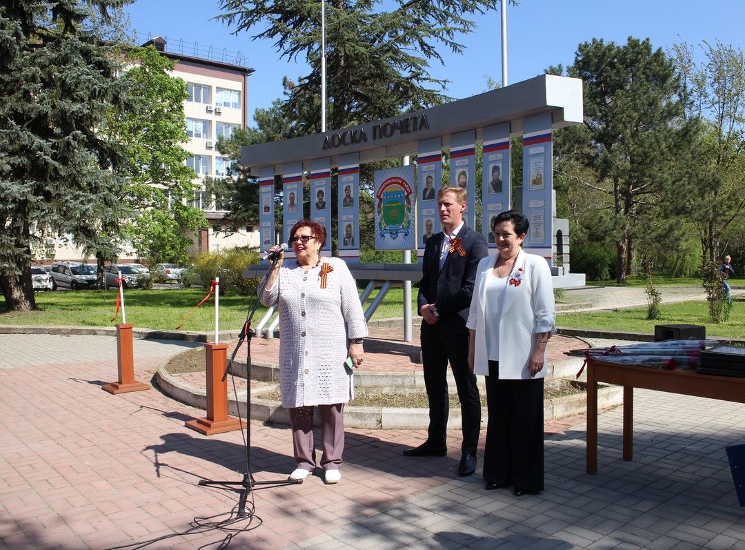 В Симферопольском районе открыли Доску Почета | Правительство Республики  Крым | Официальный портал