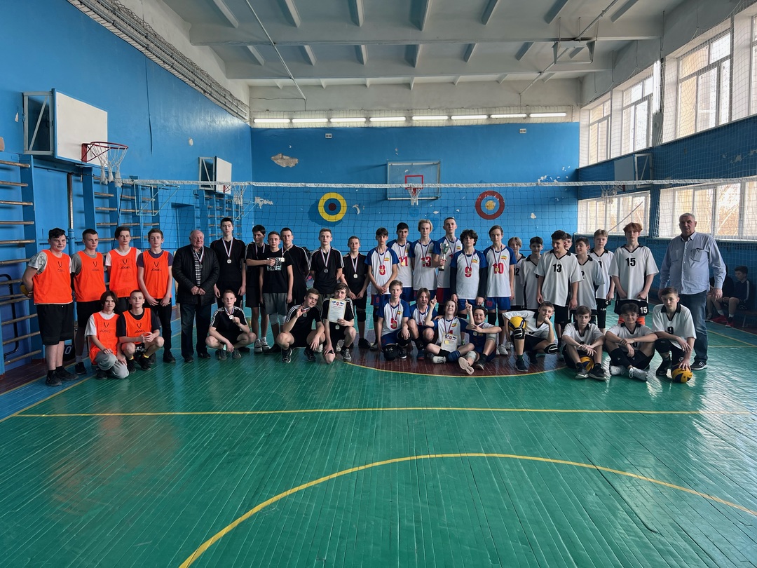 Спортивная школа симферополь. МБОУ до «ДЮСШ» Симферопольского района. Школьные соревнования по волейболу среди юношей. Соревнования по дзюдо. Спортивная молодежь волейбол.